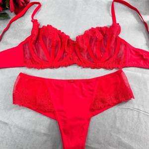 Роскошный комплект нижнего белья от Acousma - идеальный выбор для вашего гардероба