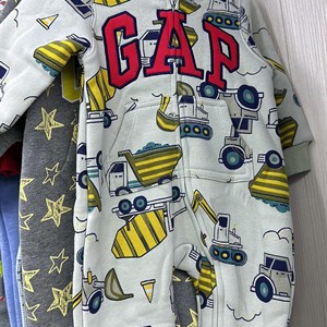      ЛИСТАЙТЕ ЦВЕТА      Комбез Гап фото в Реале