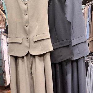 Классический комплект из жилетки и юбки в пол Т Р