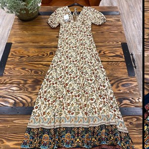 Шикарное женственное платье крестьянка Выполнено из