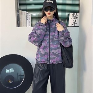 Камуфляжные ветровки 2026: трендовый street style, oversize, лёгкая ткань — хаки или фиолетовый