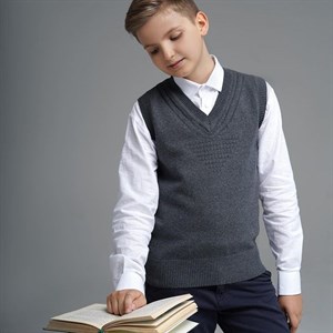 Школьный жилет станет праздничным вариантом если совместить