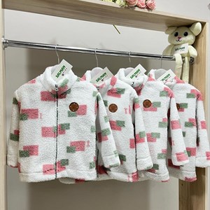 в наличии курточки  Размеры 32 34 36 38 Ткань Барашек