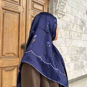 Женский платок LUX из итальянского шелка 110×110 см — ручной подгиб