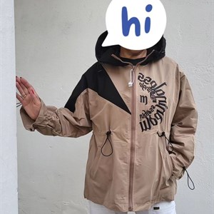 Модель 99315 Удлиненная осенняя куртка с капюшоном