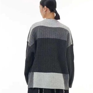 Модель 6155 Свитер в трёх цветах из шерстяной пряжи