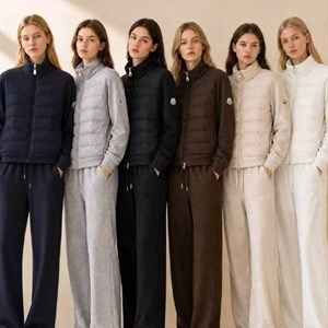 Женская двойка Moncler оптом — размеры M и L, 2800 сом