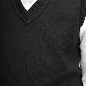 Удобный школьный жилет для мальчика может стать не