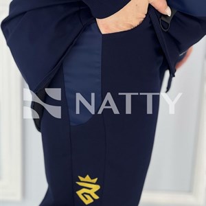 Стильный костюм идеально подойдет для девушек аппетитных