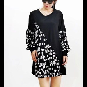 Модель 23025 Трикотажная туника Вставки лапша с принтом