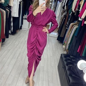 Платье ещё в чёрном цвете