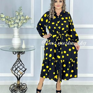 Модель в романтическом стиле с трендовым крупным горохом