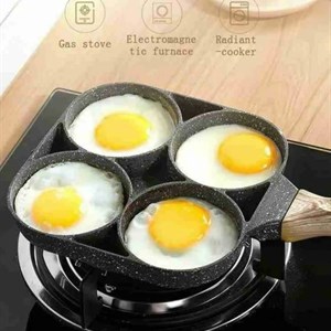 В наличии сковорода с 4 чашками для приготовления