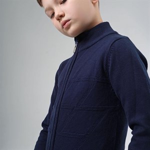 Школьные кофты для мальчиков 2022 года вы подберете