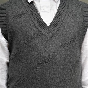 Школьный жилет станет праздничным вариантом если совместить