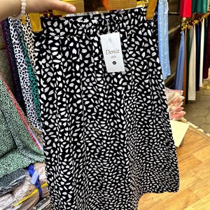 Юбка с вырезом Принт лепесточек Цены 400 Размер 42