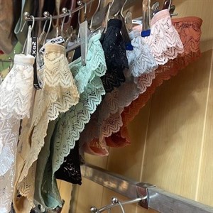 Кыргызстан Бишкек Рынок Кербен Дордой Нижнее белье