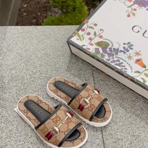 Модные шлепки по 1600 1800 Размеры в наличии 26 35