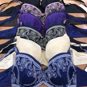 Дордой рынок Кербен Мир белья Ряд 6 контейнер 07