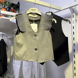 Жилетки в школу Цена 1100 Доставка по городу и в регионы