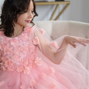 Новинки Пышное платье с накидкой шлейфом Объемные